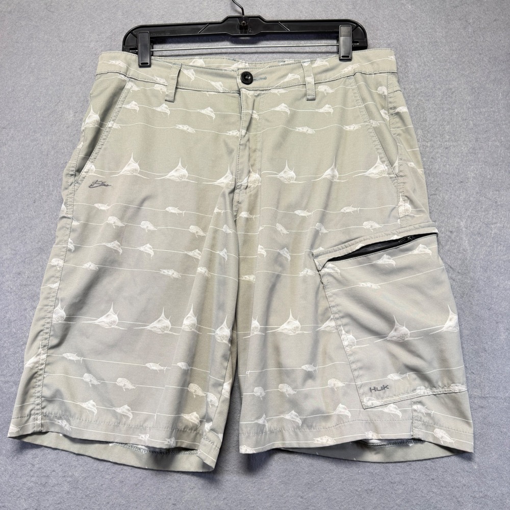Huk Mens Performance Fishing Shorts Sage Green Fish Print Size 32 Zipper Pockets
